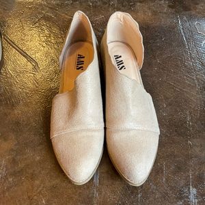 Super cute scalloped bootie